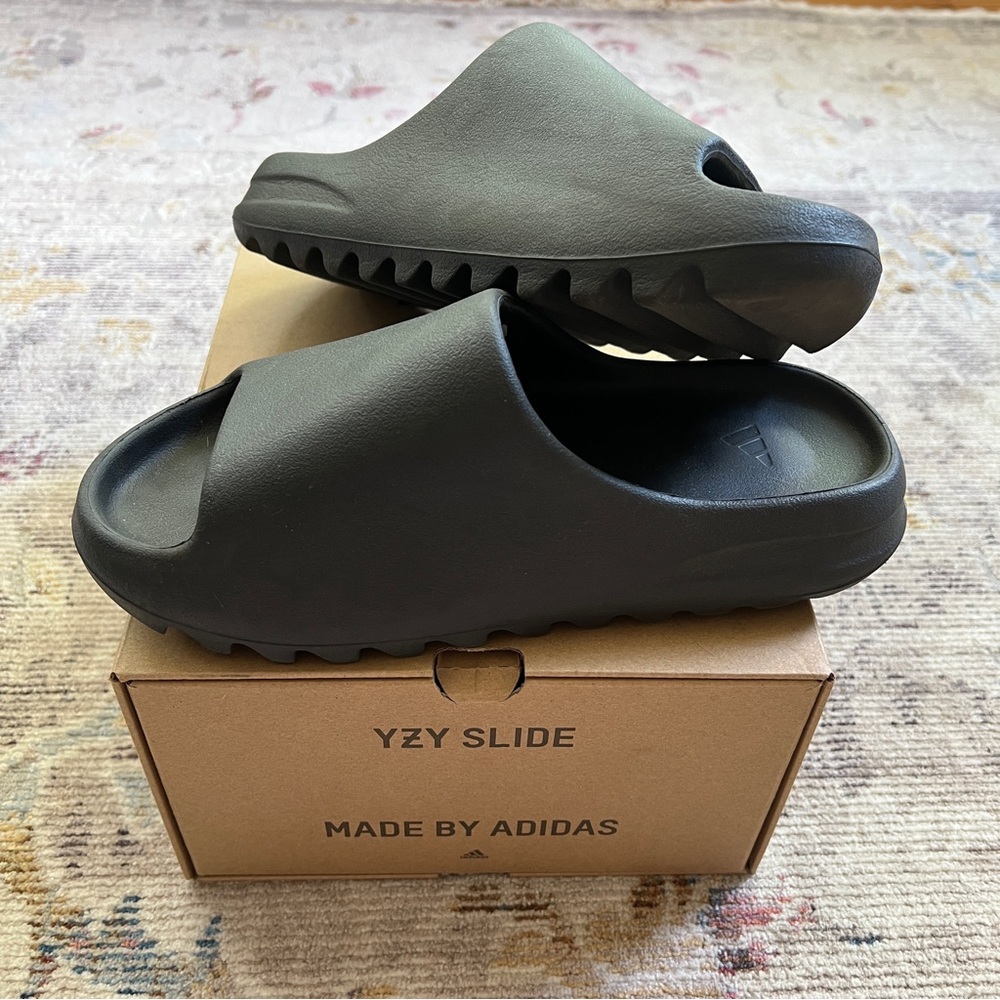 Yeezy Slide Slate Grey